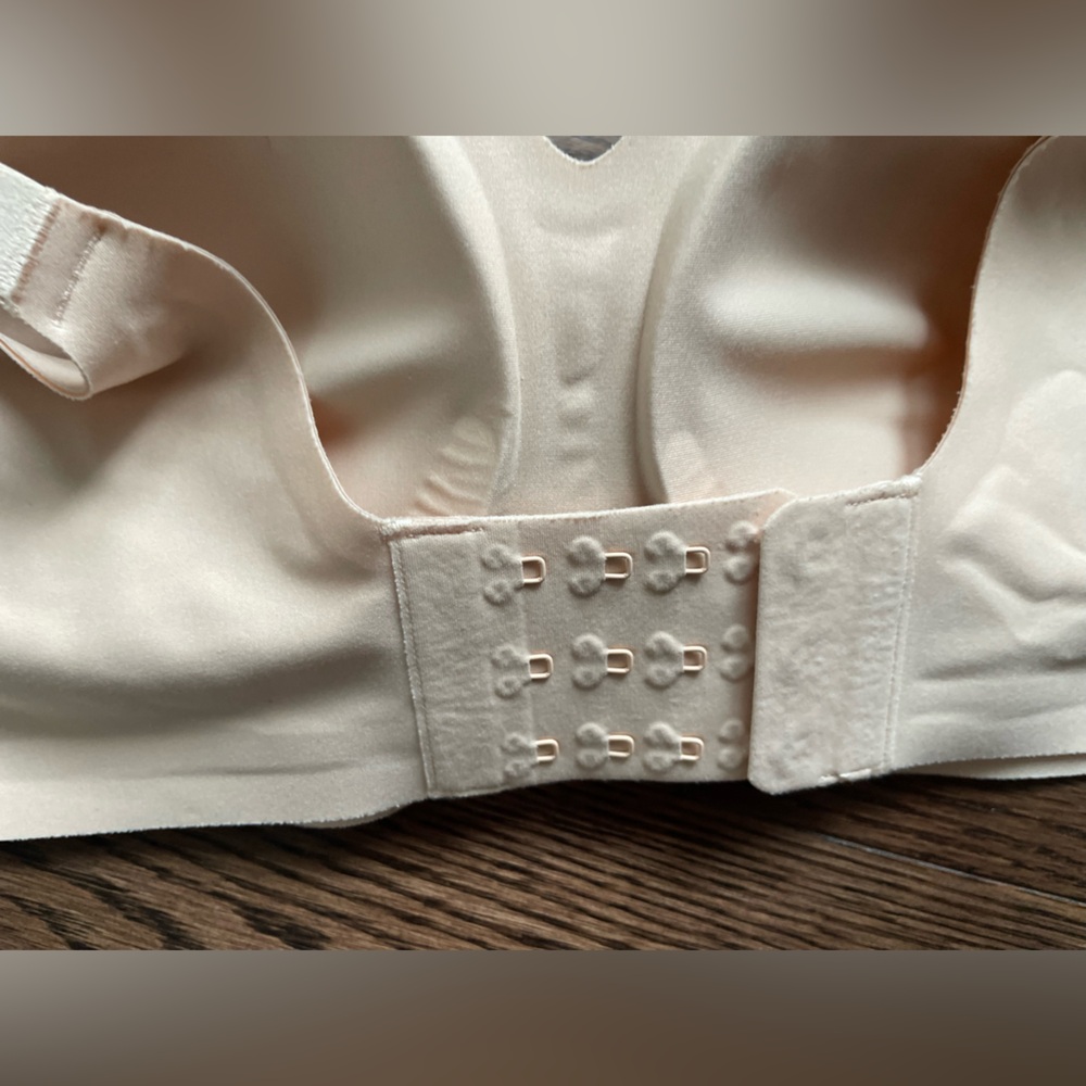 🆕 Cream Strapless Bra with Hook Closure - Picture 2 of 8